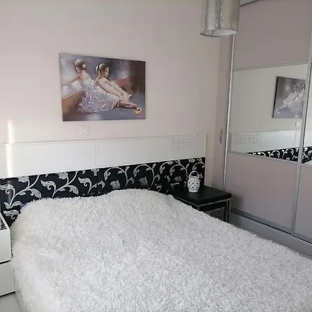 Apartment 1 км от пляжа, 10 минут от аэропорта, есть паркинг *